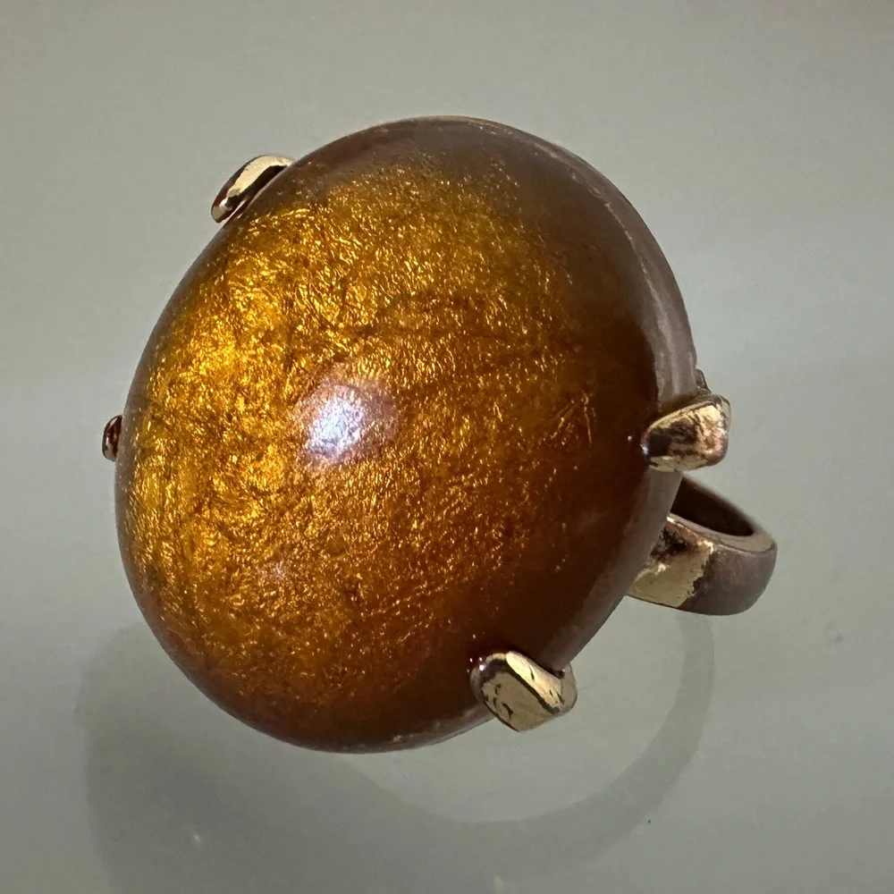 Elegant Gold-Tone Statement Ring - Picture 1 of 4
